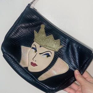 DISNEY DANIELLE NICOLE SPARKLE SNOW WHITE EVIL QUEEN CROSSBODY HANDBAG ZIP UP